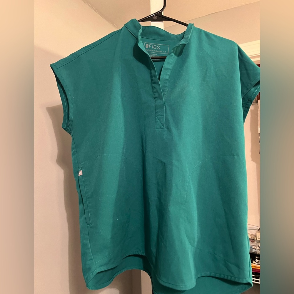 Figs Scrub Top.